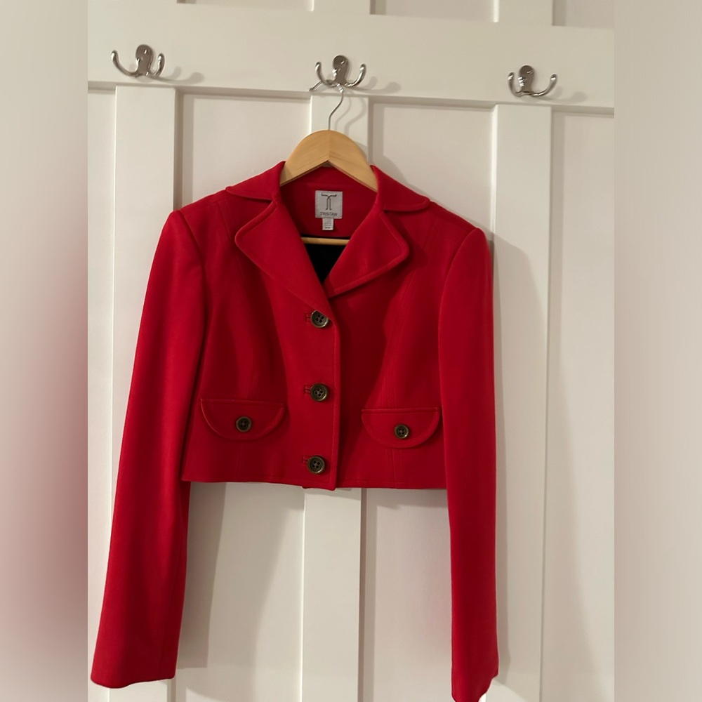 Tristan red jacket, waist length, with sparkle/red broach